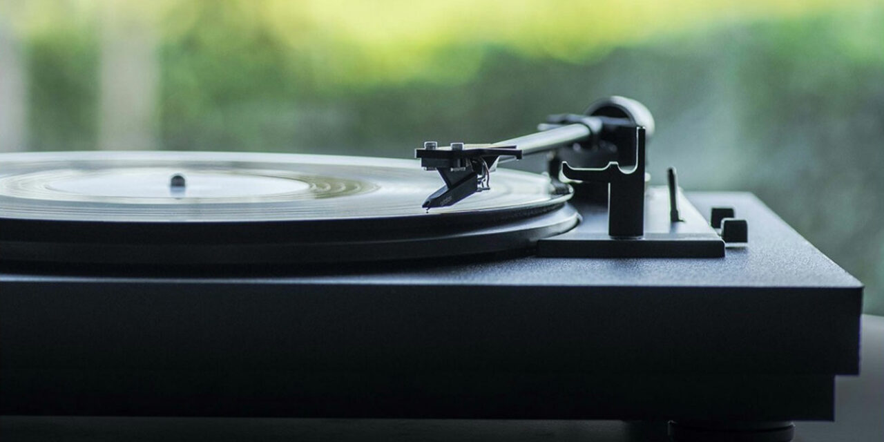 How to Play Vinyl Records Getting the Most Out of Your Turntable