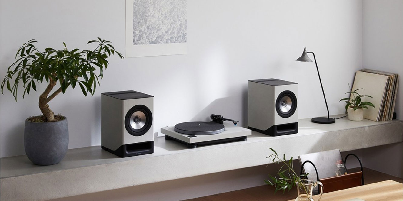 Technics Premium Class SL-40CBTE Direct Drive Turntable with wireless speakers